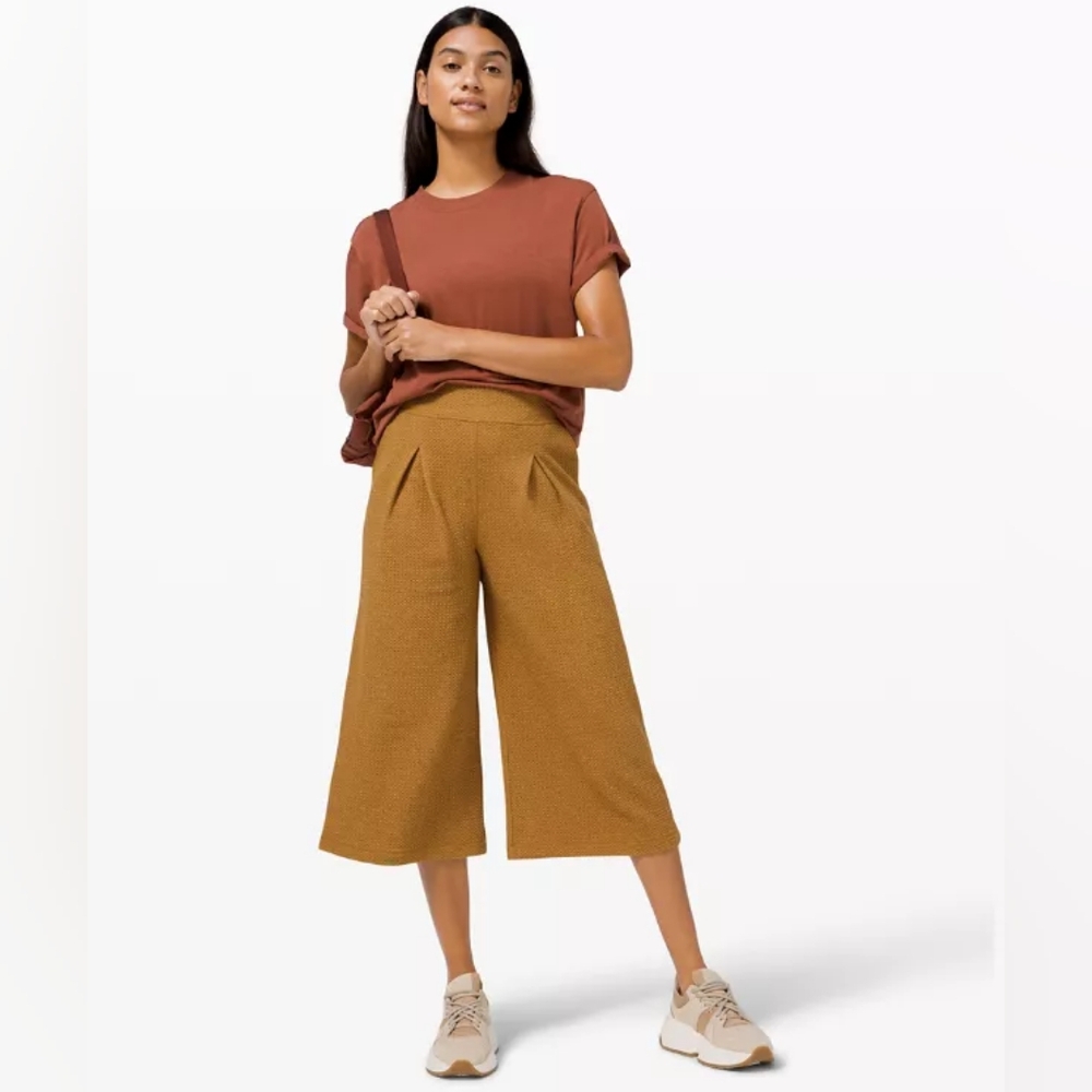 { Lululemon } Can You Feel The Pleat Crop